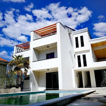Apartments Star With Pool ビオグラード・ナ・モル エクステリア 写真