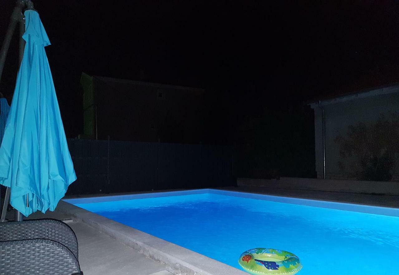 Apartments Star With Pool ビオグラード・ナ・モル エクステリア 写真