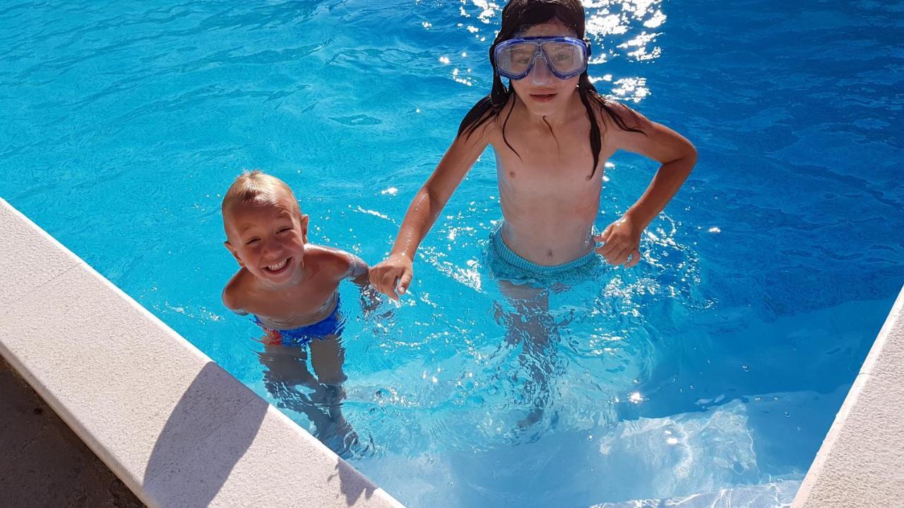 Apartments Star With Pool ビオグラード・ナ・モル エクステリア 写真
