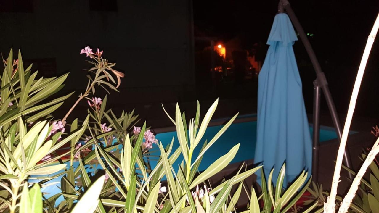 Apartments Star With Pool ビオグラード・ナ・モル エクステリア 写真